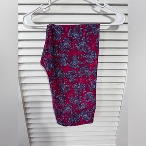 TC adult fancy fish LuLaRoe leggings. Good used condition.